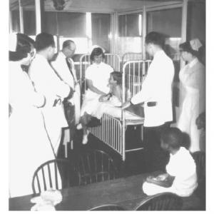 Dennis Banks, a child with nephrosis, during rounds, 1957